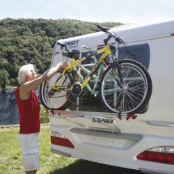 Фото — Fiamma Carry-Bike Caravan Back Wall велосипедные крепления для караванов 2