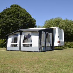 Dometic Club Air Pro — многоуфункциональная палатка для дома на колесах