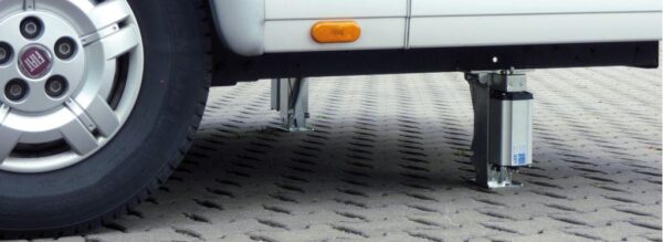 Опоры с электроприводом Carbest Autolift для автодома 1
