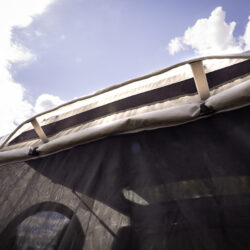 Фото — Бескаркасные палатки Reimo на заднюю дверь минивена 2