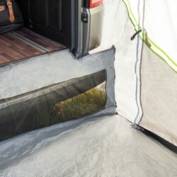 Фото — Бескаркасные палатки Reimo на заднюю дверь минивена 0