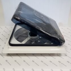 Фото &mdash; Люк крышный TYTXRV с вентилятором 2